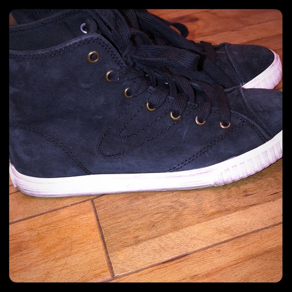 Tretorn Shoes - Tretorn Womens Matchhi3 Suede Hi-Top sneakers!!🖤